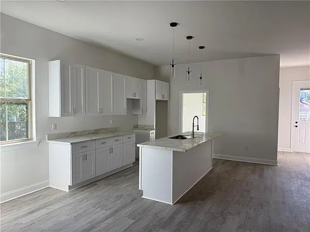 8 bed, 8.0 bath, 4500 sqft, $2,800 — Photo 2