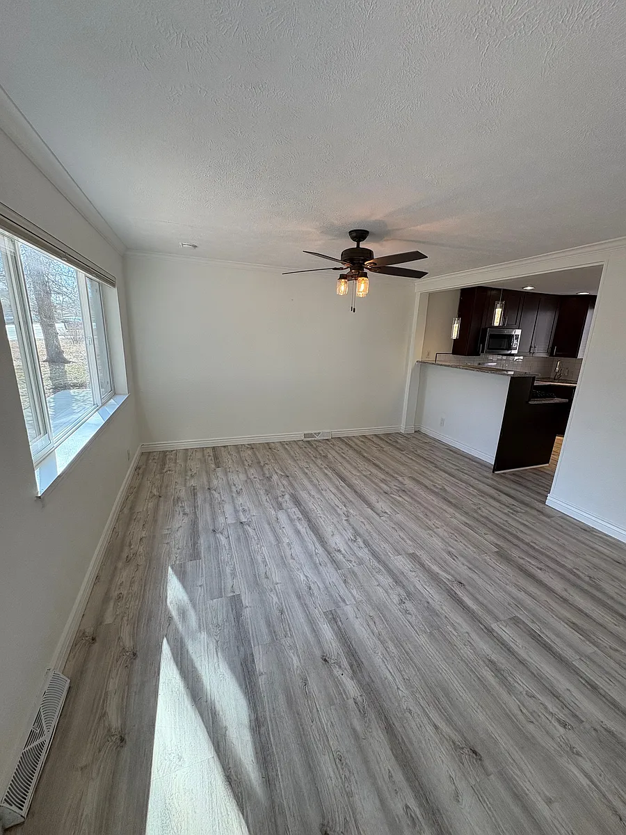 Main room from front door - 401 S Pierson St