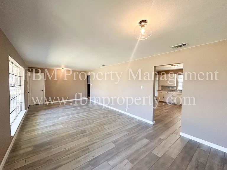 1005 Sunset Dr — Photo 9