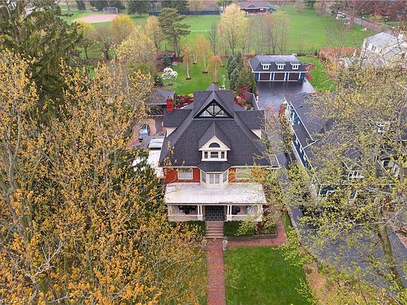 3rd image of 18 Brant Rd N