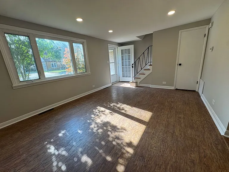 3820 Forest Ave — Photo 2