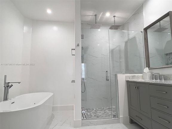 4th image of 243 Las Brisas Cir #243