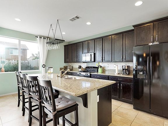 3rd image of 38030 Fairbrook Dr