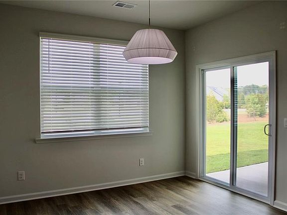 5th image of 102 Fremont Ln