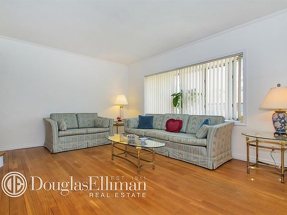 4th image of 689 Thrush Ave
