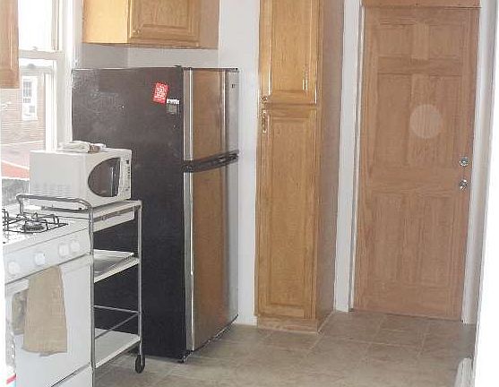 4th image of 4258 Byron Ave