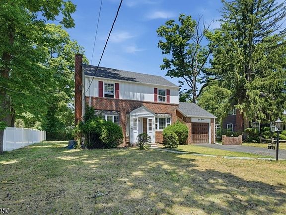 2nd image of 608-612 W 8Th St