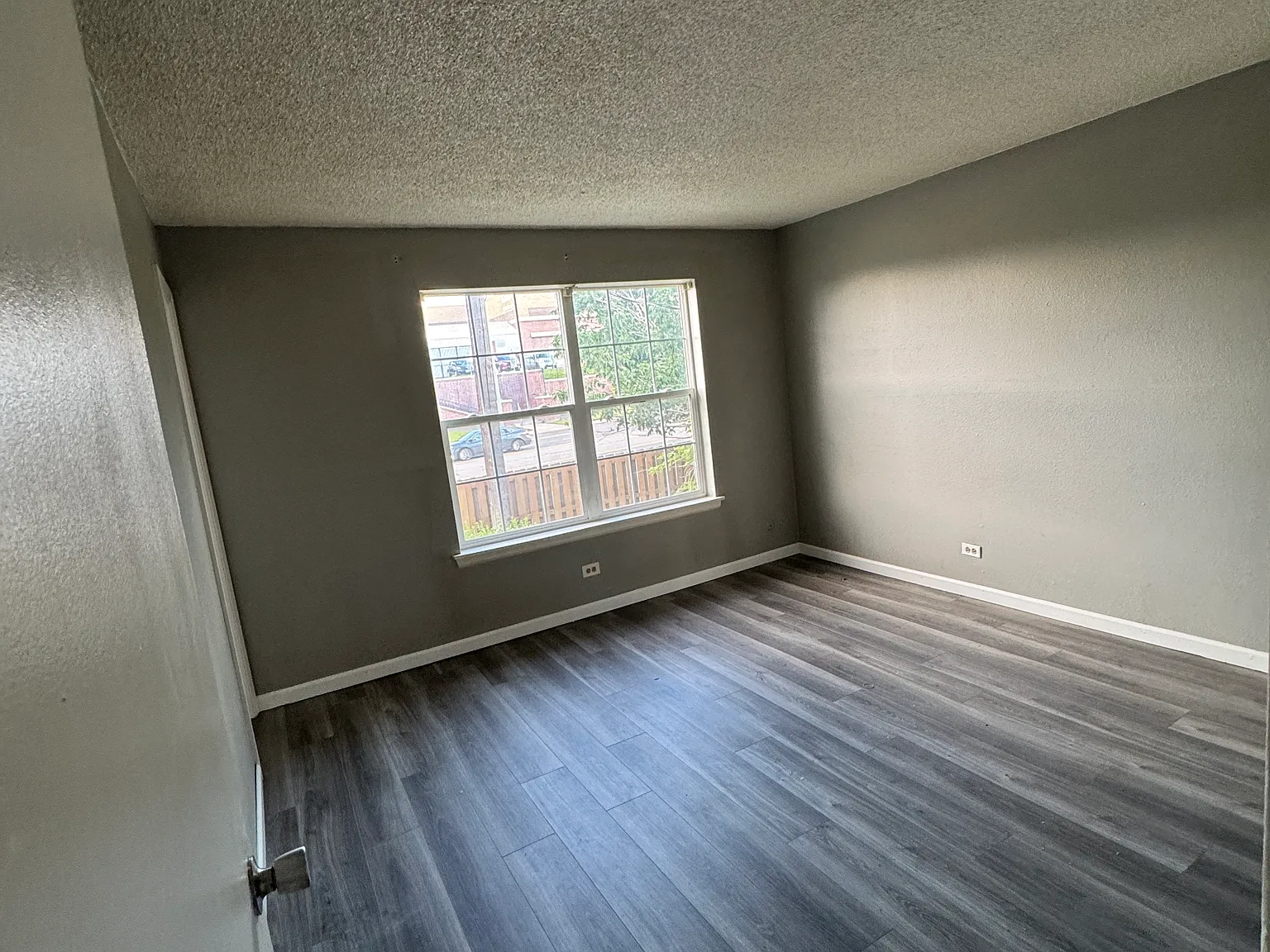 2 bed, 1200 sqft, $1,999 — Photo 1