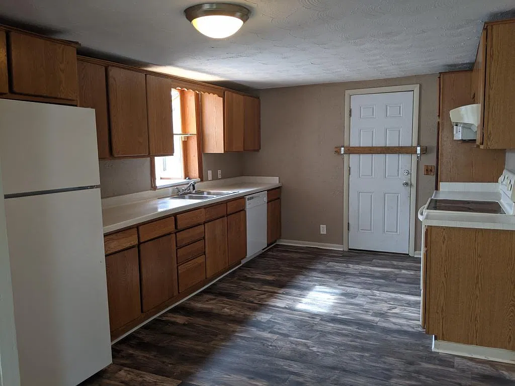 6608 Manchester — Photo 3