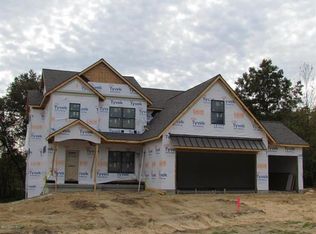 9441 Arrowcrest Dr NE, Rockford, MI 49341
