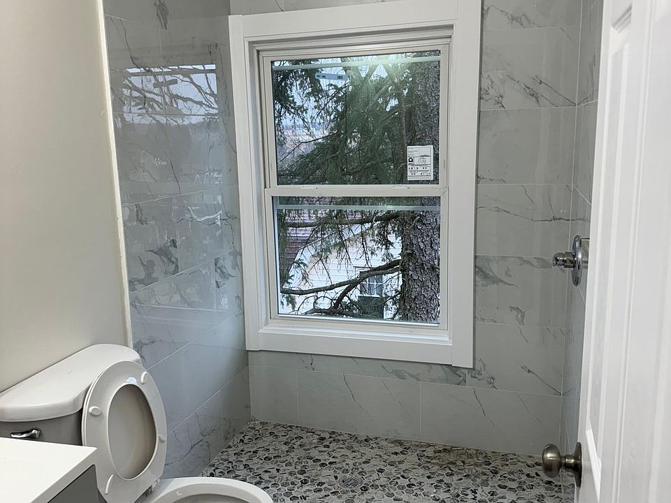 1st image of 132 Highland Ave #4