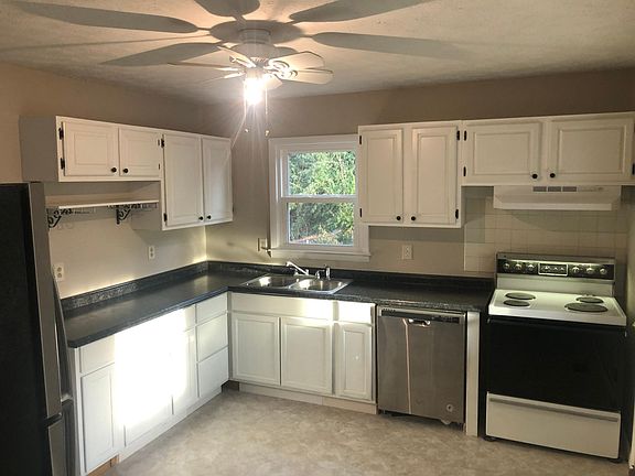 5th image of 386 Larkwood Dr