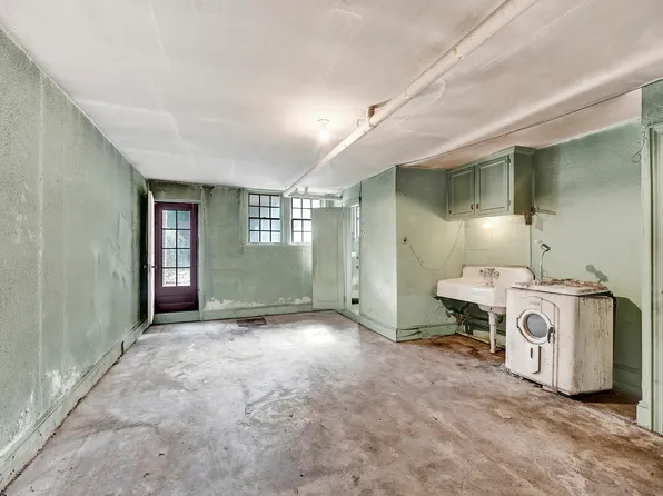 452 Marine Avenue image 15 of 19