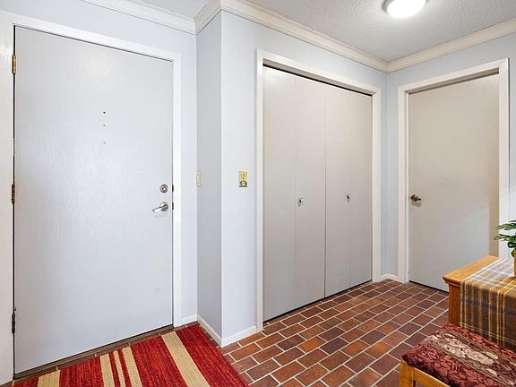 2nd image of 6075 Lincoln Dr APT 211