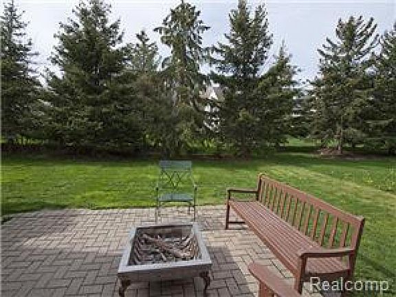 4th image of 5649 Leblanc Ave