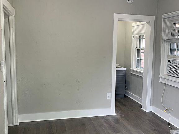 4th image of 212 E 10th St #5