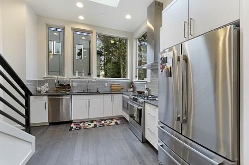 4th image of 3613 Evanston Ave N