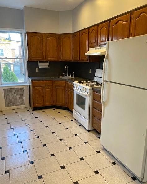 1st image of 993 Wilcox Ave #Top