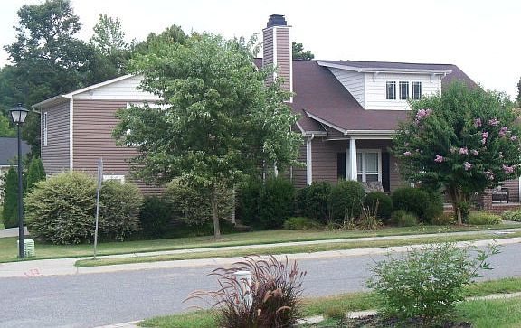 3rd image of 1704 Darby Pl
