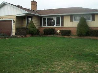 96 Clearbrook Dr, Irondequoit, NY 14609