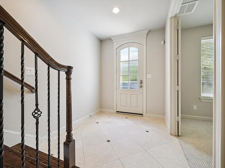 2048 Fannin Sta S — Photo 2