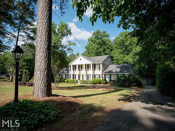 4th image of 1151 Valley Dr NE