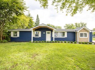 5480 Oak Park Dr, Clarkston, MI 48346