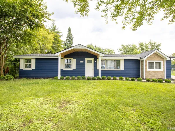5480 Oak Park Dr, Clarkston, MI 48346
