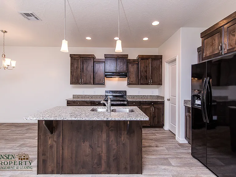 3252 E Tanoak Dr — Photo 4