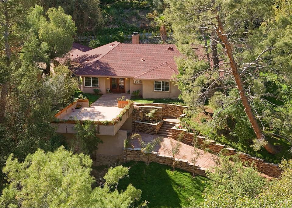 Front of Home Showing Front Driveway and Deck