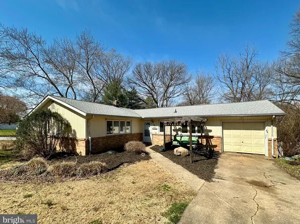 28 Worral Ct, Newark, DE 19711