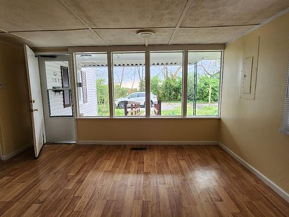 3rd image of 103 E Maxwell St