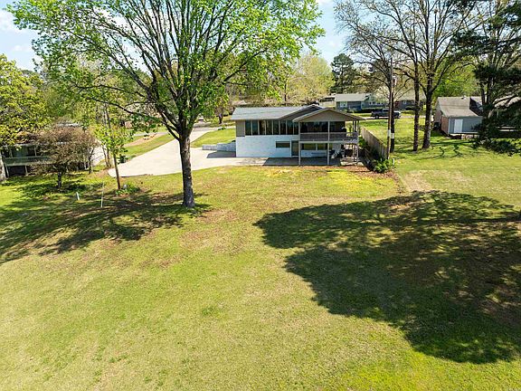 3rd image of 960 Anderson Cir