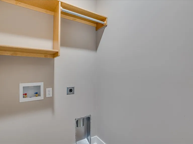 Auburn Villas — Photo 32