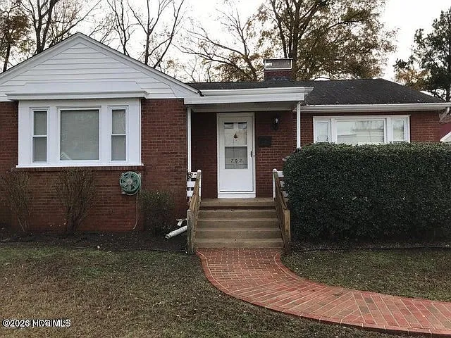 702 E 3rd St — Photo 1
