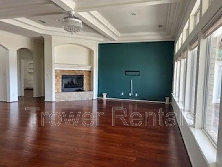 8104 San Antonio St — Photo 36