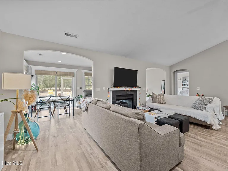 508 Azalea Dr — Photo 22