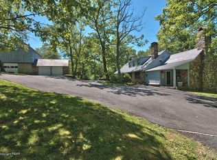 188 Hunters Farm Rd, Henryville, PA 18332
