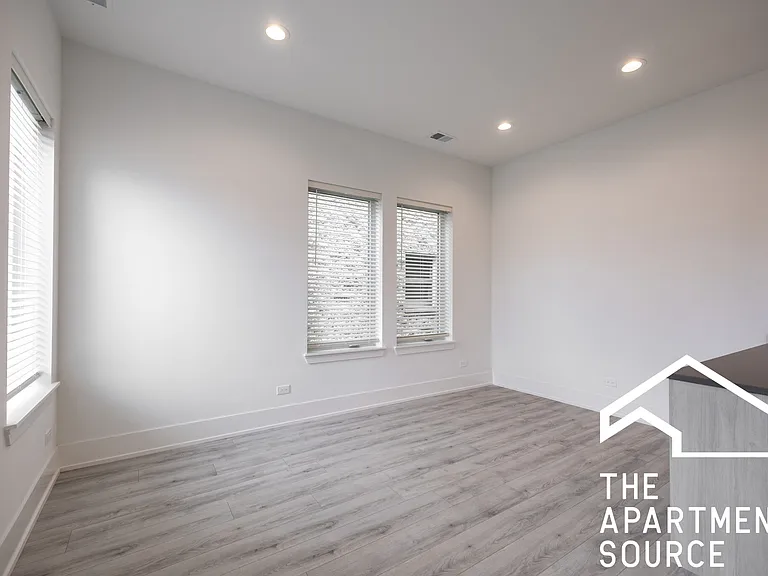 1814 W Thomas St #2R — Photo 3