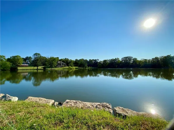 715 SW 15th St, Lees Summit, MO 64081