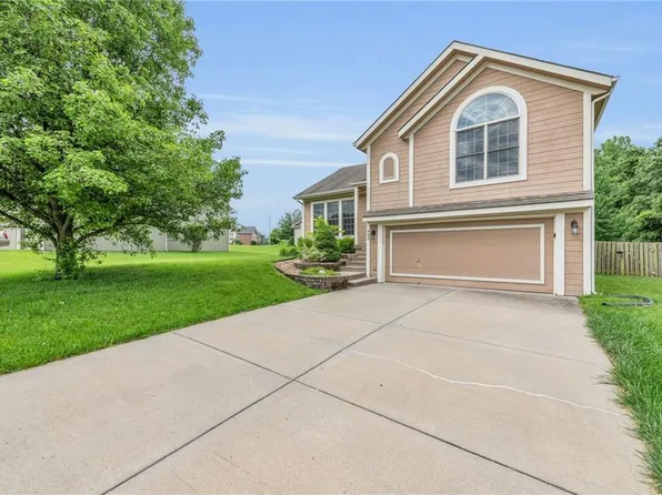905 NW 110th St, Kansas City, MO 64155