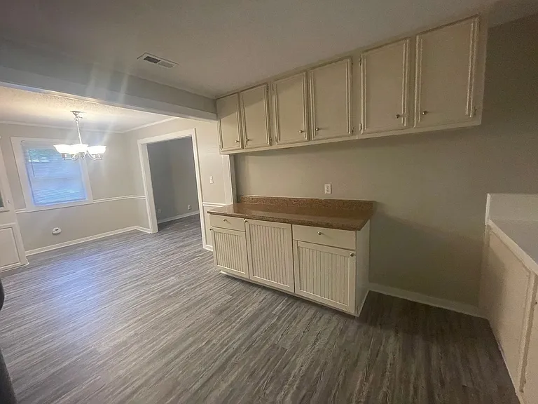 2443 Myers St — Photo 5