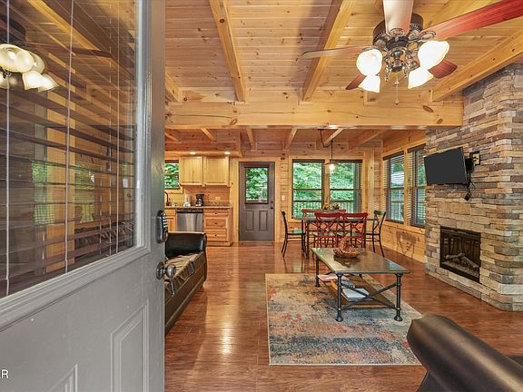 4th image of 2377 Alpine Village Way