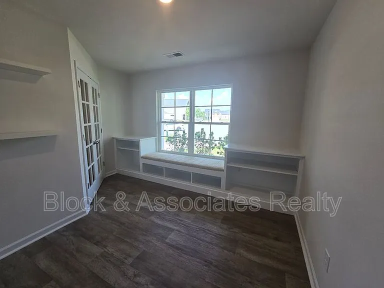 310 Beresford Way — Photo 10