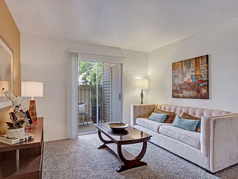 Northridge Court Apartments Living Room