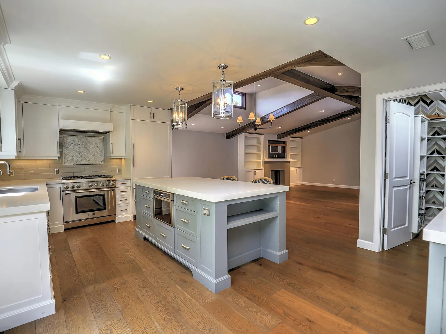 4 bed, 3.5 bath, 2752 sqft, $10,750 — Photo 3