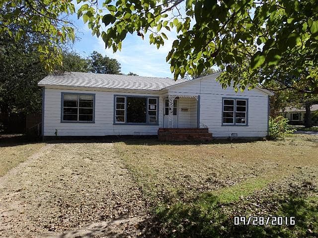 1st image of 221 SE Tarrant Ave