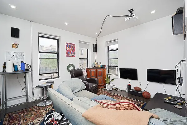 Rented by REAL New York | media 16