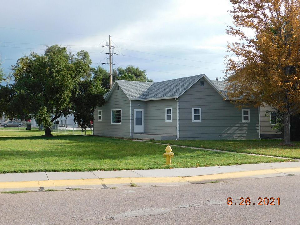 1st image of 707 W 11th St