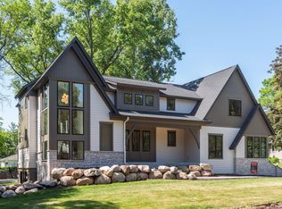 2800 Casco Point Rd, Wayzata, MN 55391